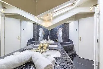 Suitelowcost - San Babila Duomo Hotel *